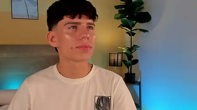 Snapshot of Angel_eros_ chatting on 02.12.26 Angel eros online show from 02.12.26