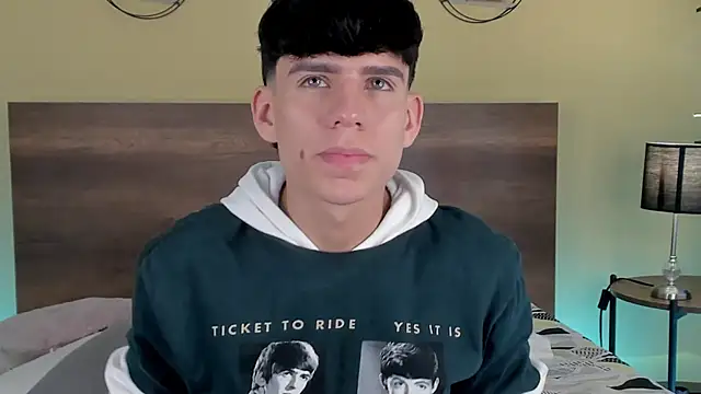 Snapshot of Angel_eros_ chatting on 02.13.26 Angel eros online show from 02.13.26