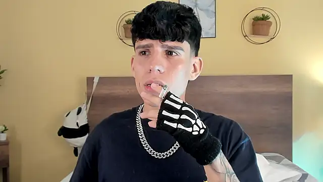 Snapshot of Angel_eros_ chatting on 02.14.26 Angel eros online show from 02.14.26