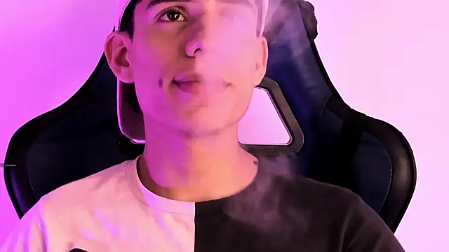 Snapshot of Angel_eros_ chatting on 03.01.26 Angel eros online show from 03.01.26