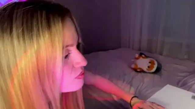 Snapshot of Between_Eeys chatting on 03.02.26 Between Eeys online show from 03.02.26