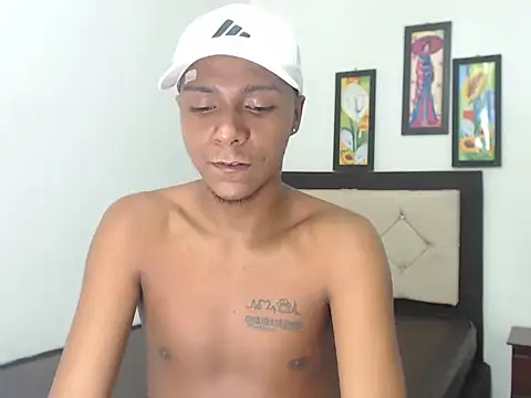 Snapshot of hotboyluxe chatting on 02.27.26 hotboyluxe online show from 02.27.26