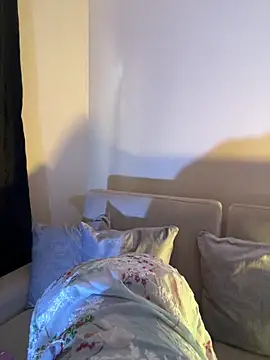 isabella-collins- online show from 02.07.26