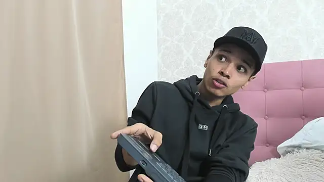 Alejandroo Montenegro online show from 02.18.26