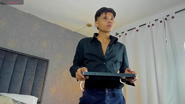 Alejandroo Montenegro online show from 03.25.26