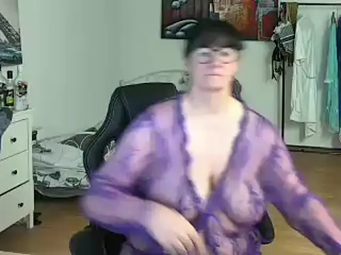 Sylly online show from 02.25.25