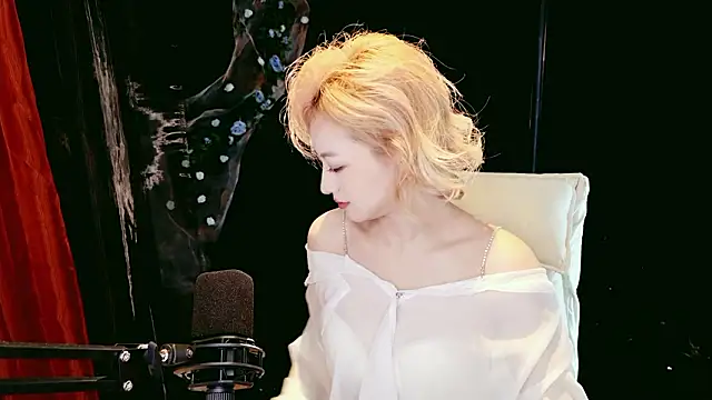 Lady-Mia777 online show from 02.08.26