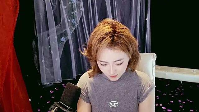 Lady-Mia777 online show from 04.02.26