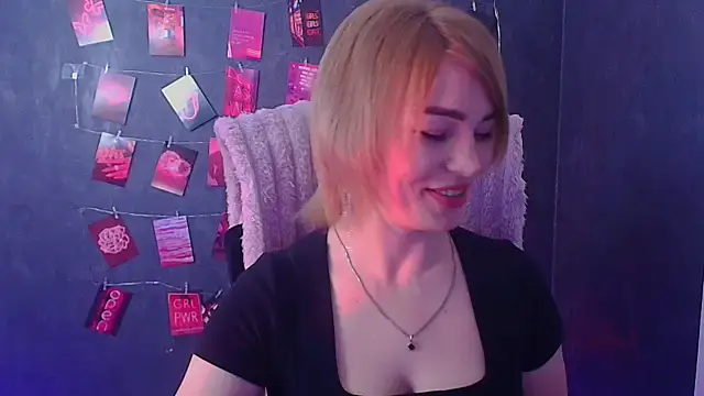 CuttieEmma online show from 03.12.26