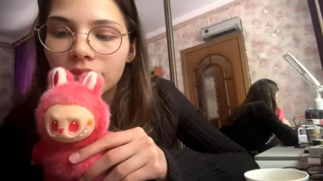 Snapshot of EdythRozier chatting on 02.12.26 EdythRozier online show from 02.12.26