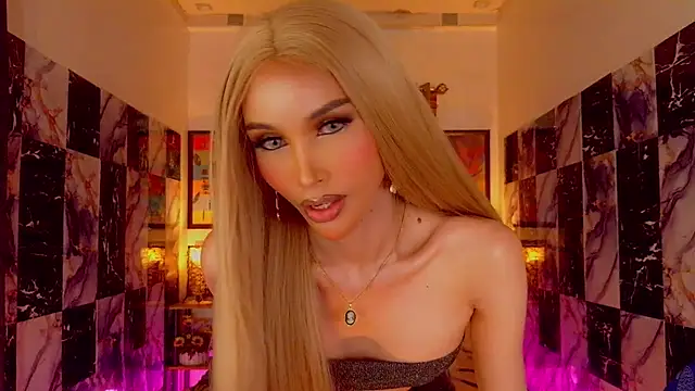 Snapshot of SeductiveSamanthaTS chatting on 02.18.26 SeductiveSamanthaTS online show from 02.18.26