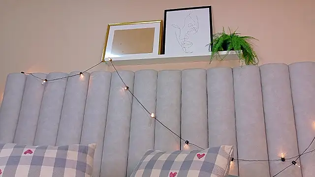 Snapshot of EmmaLou__ chatting on 02.12.26 EmmaLou online show from 02.12.26