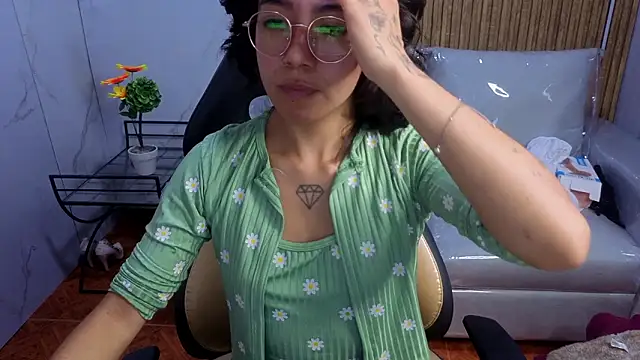 Snapshot of Lynn_turner chatting on 02.03.26 Lynn turner online show from 02.03.26