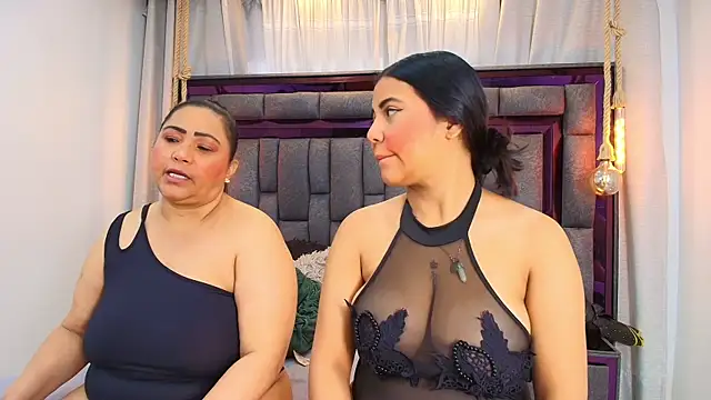 Snapshot of Karina_Mendoza chatting on 04.11.26 Karina Mendoza online show from 04.11.26