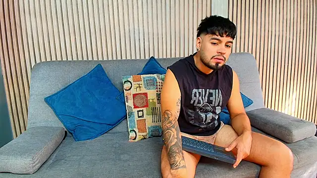 Snapshot of DaveParker_ chatting on 04.01.26 DaveParker online show from 04.01.26