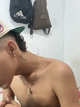 Snapshot of dominick_fran chatting on 02.25.26 dominick fran online show from 02.25.26