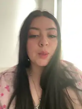 Snapshot of lolaaculaa chatting on 04.27.26 lolaaculaa online show from 04.27.26