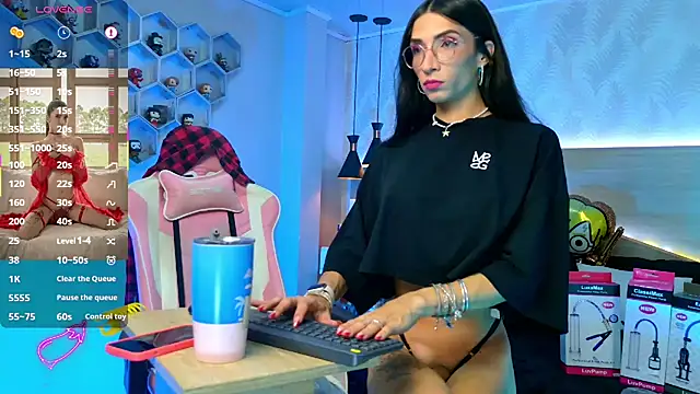 Snapshot of kylliefox_ chatting on 10.06.25 kylliefox online show from 10.06.25