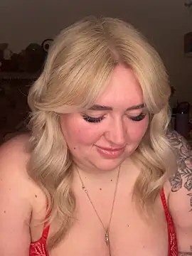 Snapshot of TwoWayT_xx chatting on 02.15.26 TwoWayT xx online show from 02.15.26