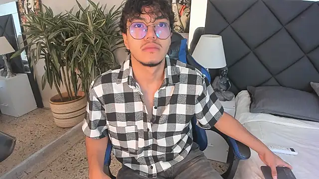 Snapshot of kai_storn chatting on 03.27.26 kai storn online show from 03.27.26