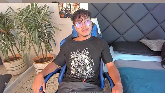 Snapshot of kai_storn chatting on 04.02.26 kai storn online show from 04.02.26