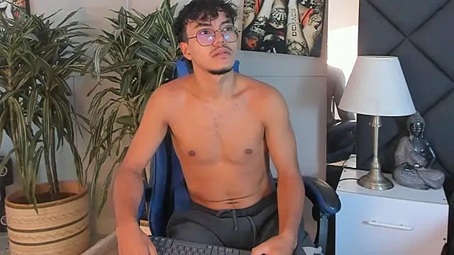 Snapshot of kai_storn chatting on 04.14.26 kai storn online show from 04.14.26