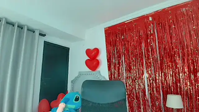 Snapshot of paulina_ponce chatting on 02.14.26 paulina ponce online show from 02.14.26