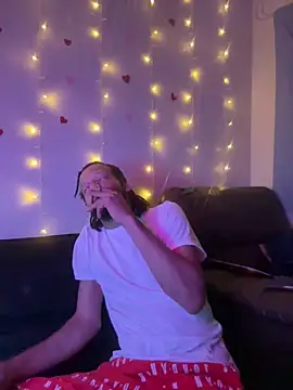 Snapshot of magic_man1085 chatting on 04.12.26 magic man1085 online show from 04.12.26