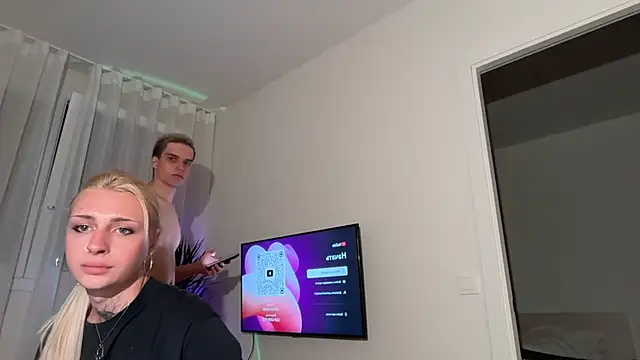 Snapshot of twl8vibe chatting on 02.18.26 twl8vibe online show from 02.18.26