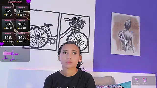 Snapshot of Summer1- chatting on 02.04.26 Summer1- online show from 02.04.26