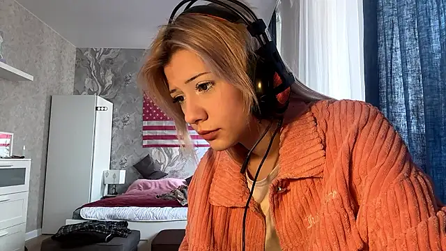 LadyFoxLove online show from 02.21.26