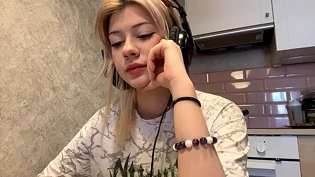 LadyFoxLove online show from 02.22.26