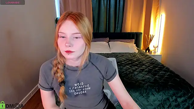 Julia Anis online show from 02.03.26