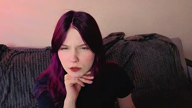 Julia Anis online show from 03.31.26