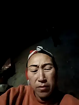 Snapshot of Ami-su chatting on 02.13.26 Ami-su online show from 02.13.26