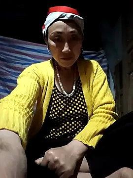 Snapshot of Ami-su chatting on 02.19.26 Ami-su online show from 02.19.26