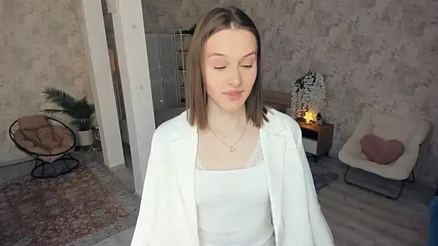 LianneBynon online show from 04.13.26