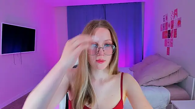 Snapshot of Vega_Taylor chatting on 04.06.26 Vega Taylor online show from 04.06.26