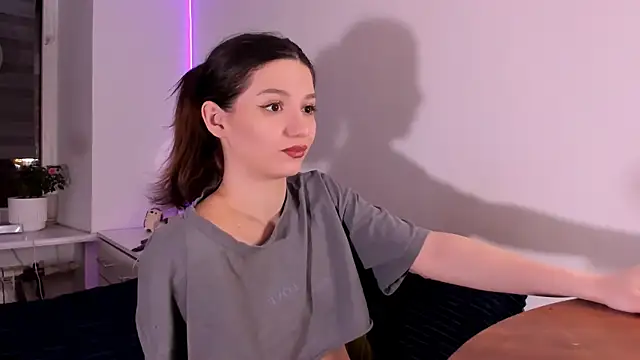 Snapshot of miabellee_ chatting on 04.02.26 miabellee online show from 04.02.26