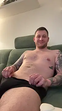 Snapshot of LubasOriginMen chatting on 02.08.26 LubasOriginMen online show from 02.08.26