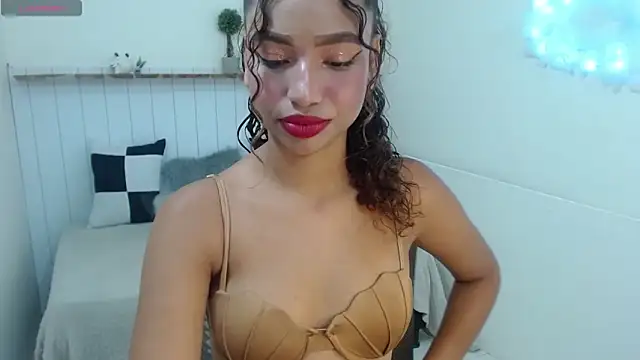 Mona Mistic online show from 04.10.26