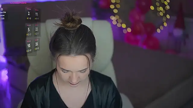 OliviaMoore  online show from 02.17.26