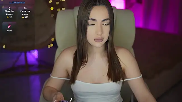 OliviaMoore  online show from 03.15.26