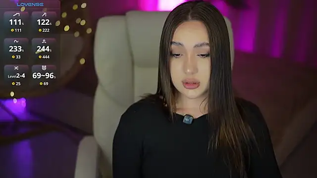 OliviaMoore  online show from 05.10.26