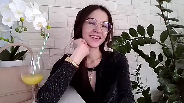 Snapshot of JuliaLovely chatting on 02.19.26 JuliaLovely online show from 02.19.26