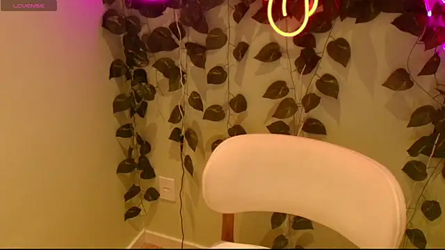 Susan Backer online show from 04.16.26