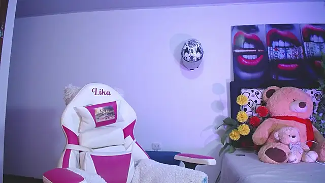 Snapshot of lika_little0 chatting on 06.13.26 lika little0 online show from 06.13.26