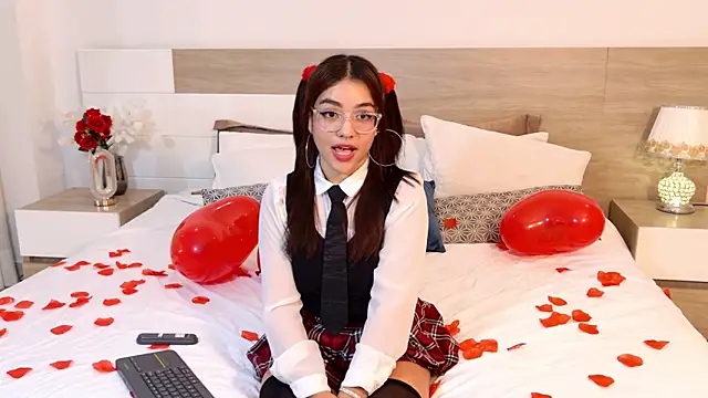 Snapshot of AntonellaBons chatting on 02.14.26 AntonellaBons online show from 02.14.26