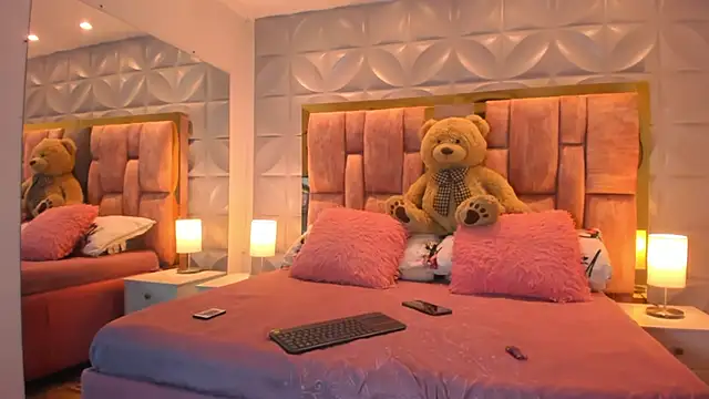 Snapshot of Paris_Velvet chatting on 02.02.26 Paris Velvet online show from 02.02.26