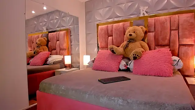 Snapshot of Paris_Velvet chatting on 02.03.26 Paris Velvet online show from 02.03.26